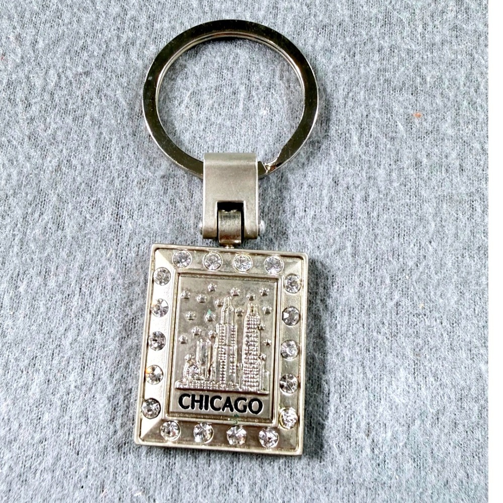 Chicago Skyline Rhinestone Keychain Silver Tone Souvenir Key Ring Heavy Trinket